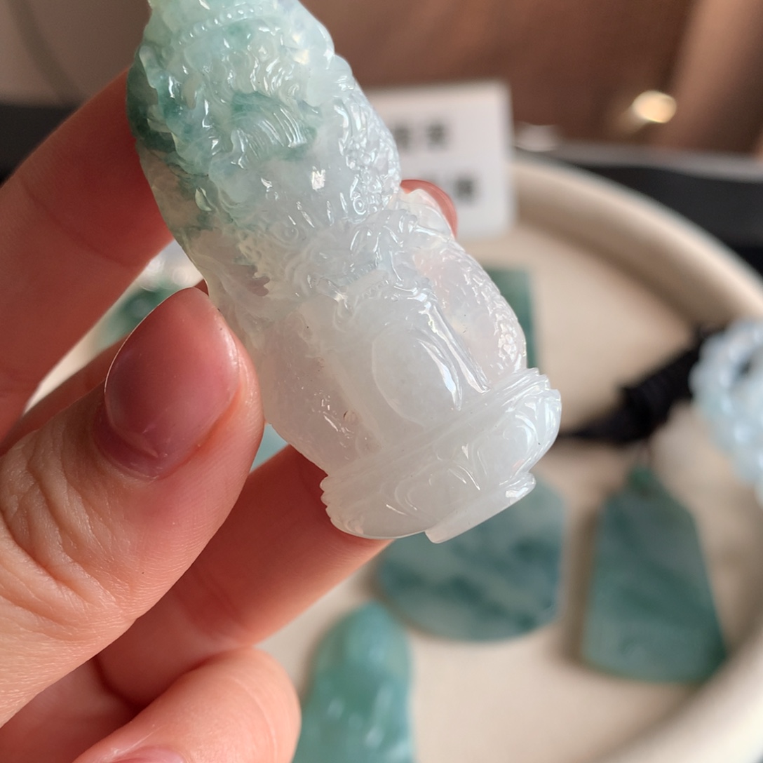 翡翠未镶嵌吊坠(赠链)翡翠