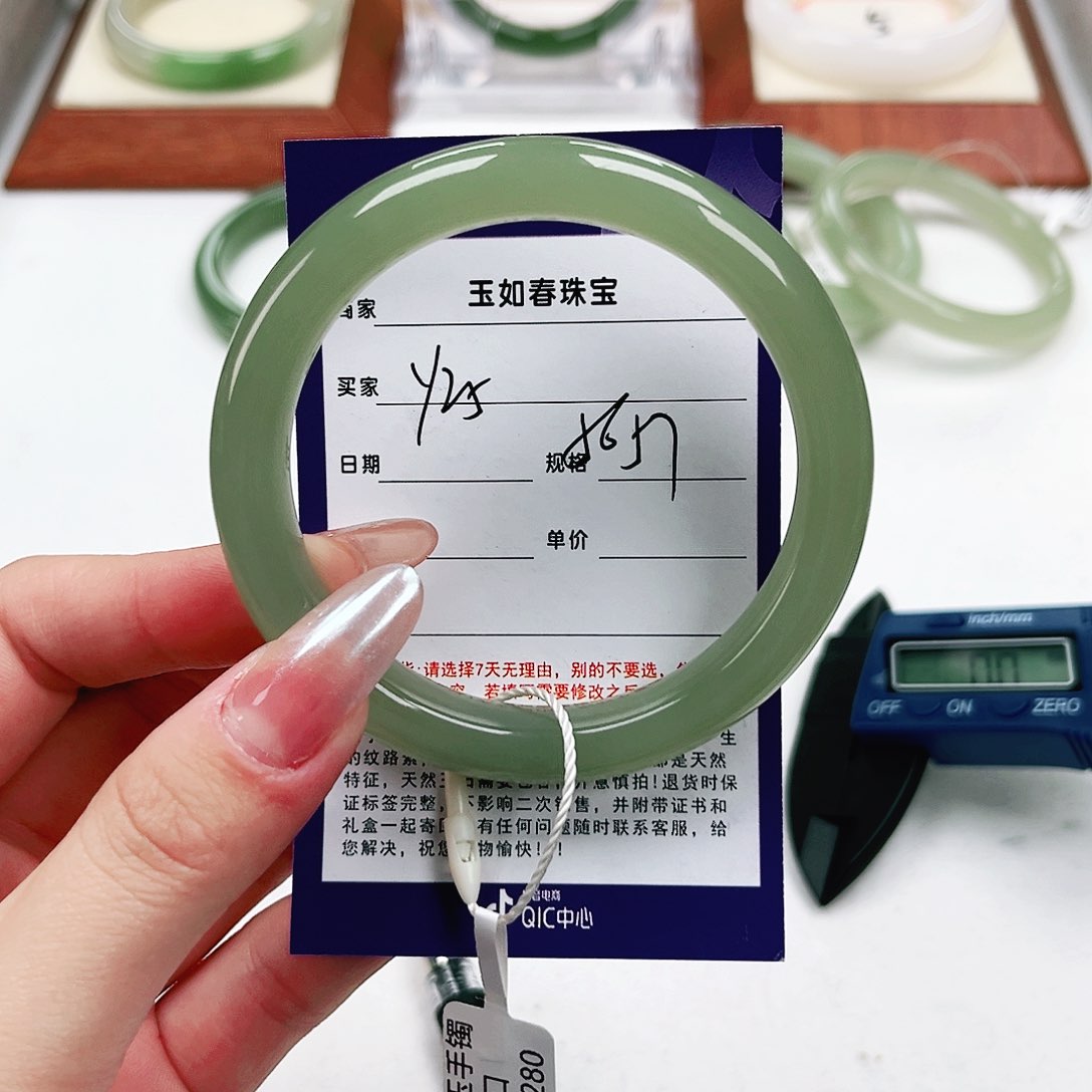和田玉手镯未镶嵌M****e