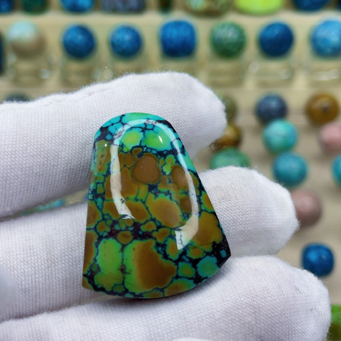 未镶嵌绿松石颈饰