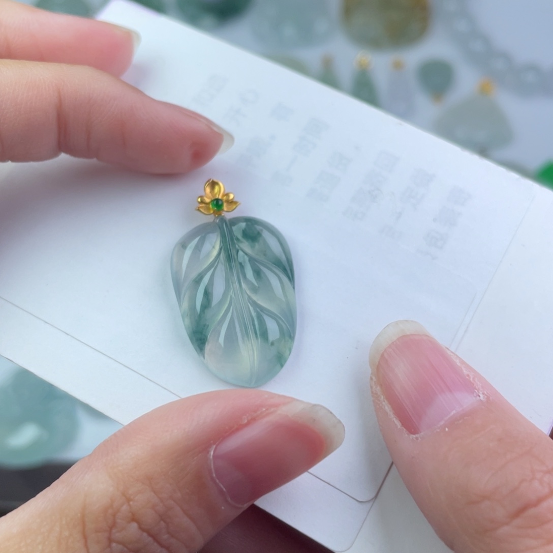 翡翠18K金镶嵌颈饰