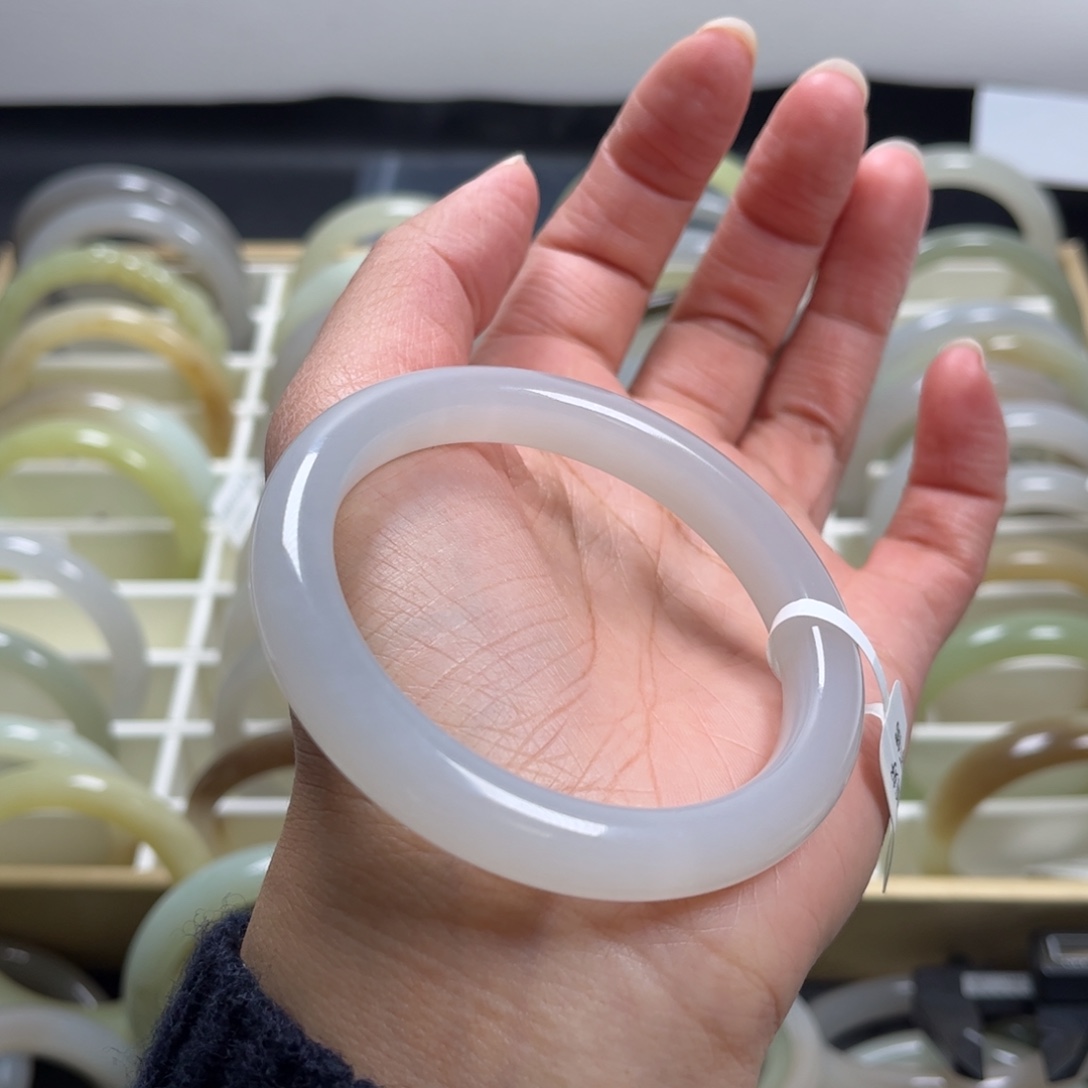 和田玉未镶嵌手镯56.8圈