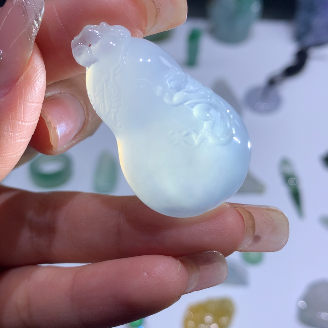 翡翠颈饰未镶嵌葫芦