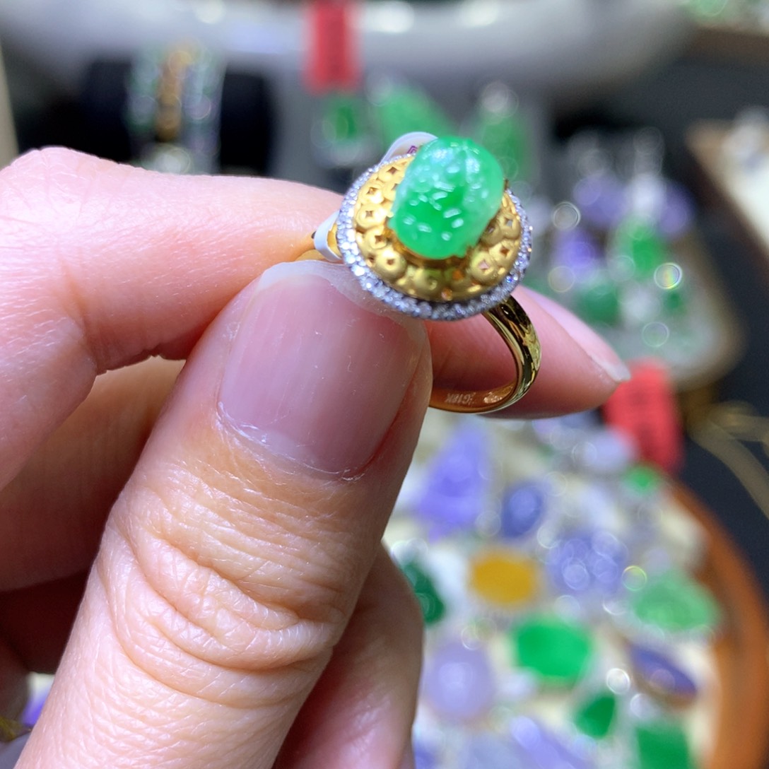 【闪购商品】翡翠颈饰18K金镶嵌翡翠吊坠项链