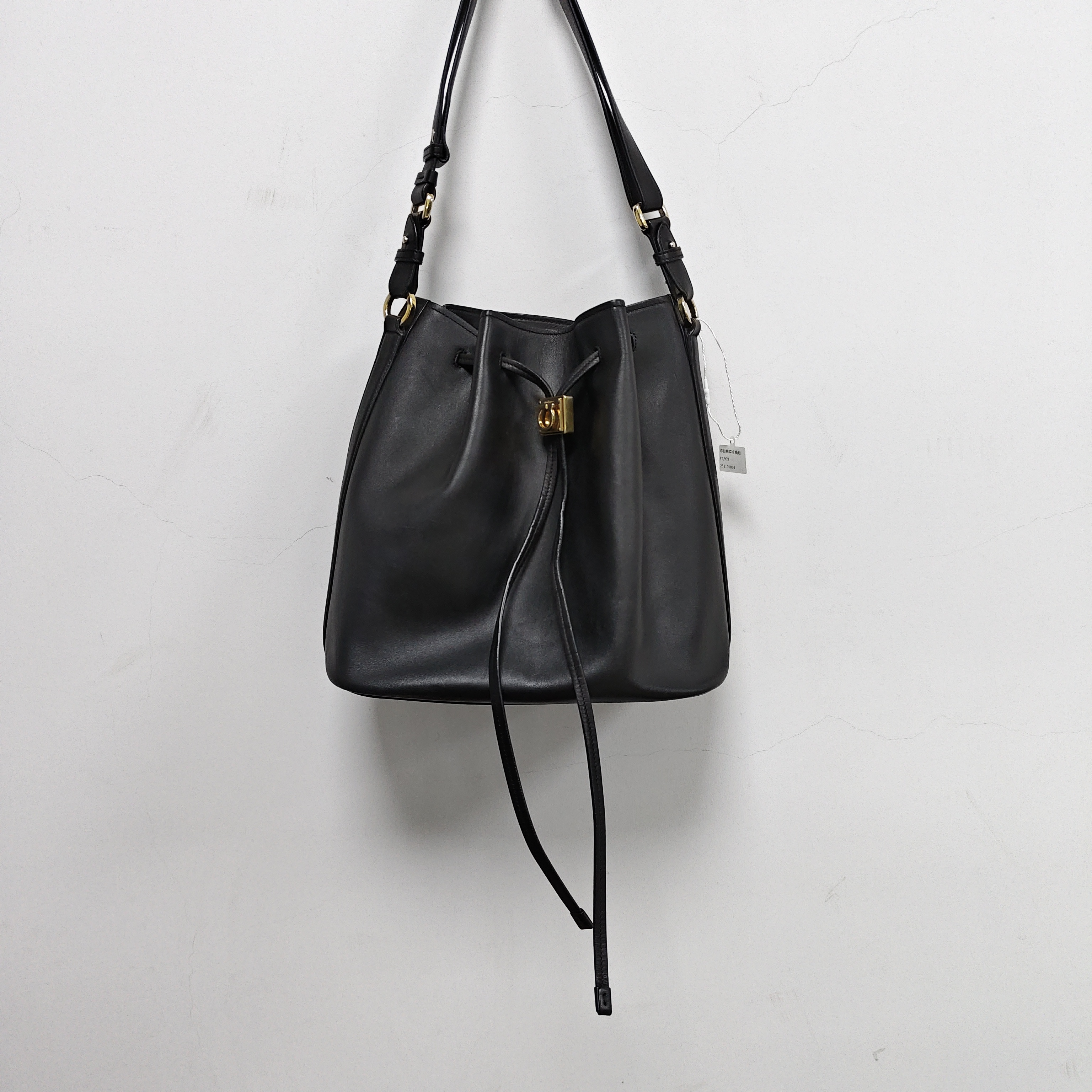 95新 FERRAGAMO/菲拉格慕 G专属/菲拉格慕水桶包/05001