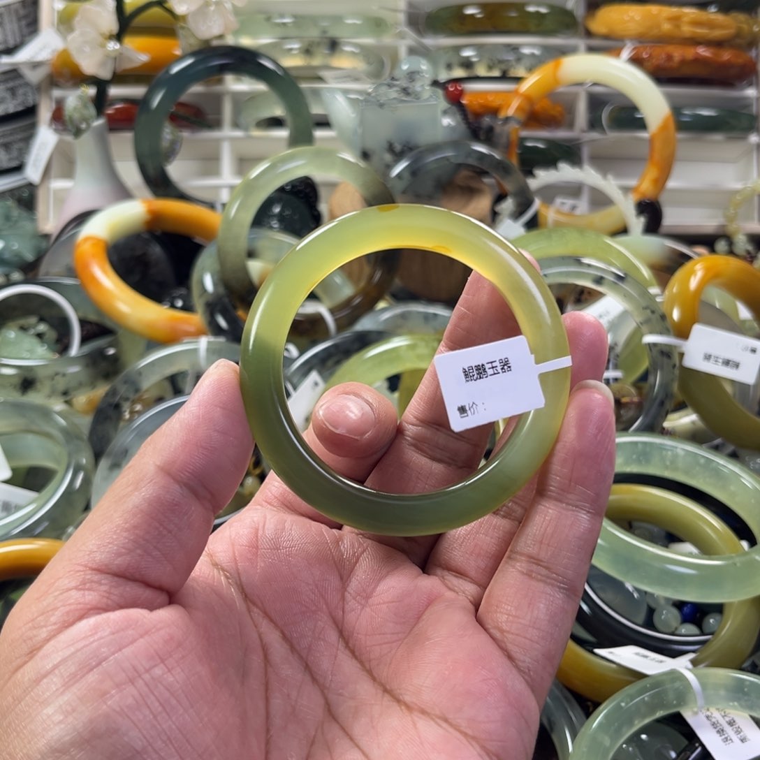 蛇纹石玉手镯未镶嵌我***.