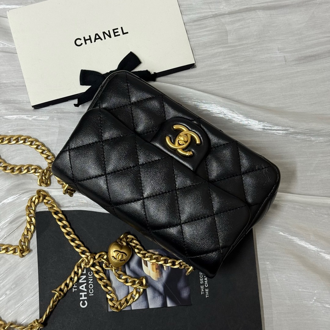 95新 Chanel/香奈儿 Chanel 黑金 羊皮 爱心金球口盖包/618062766