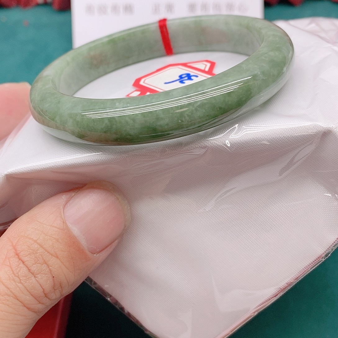 翡翠手镯未镶嵌留*366666666