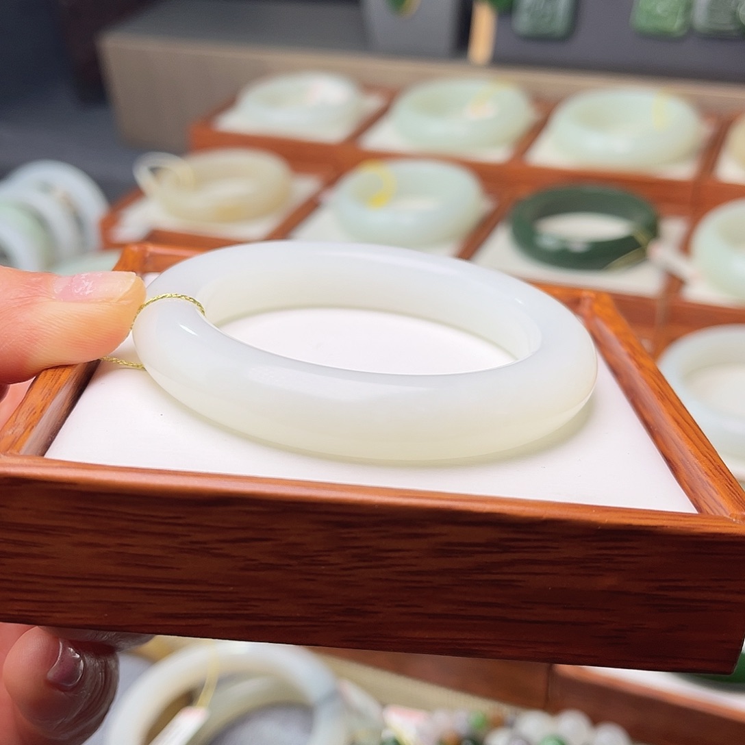 和田玉未镶嵌手镯54.9