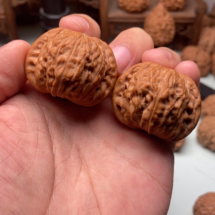 文玩核桃把件39全品红皮磨盘