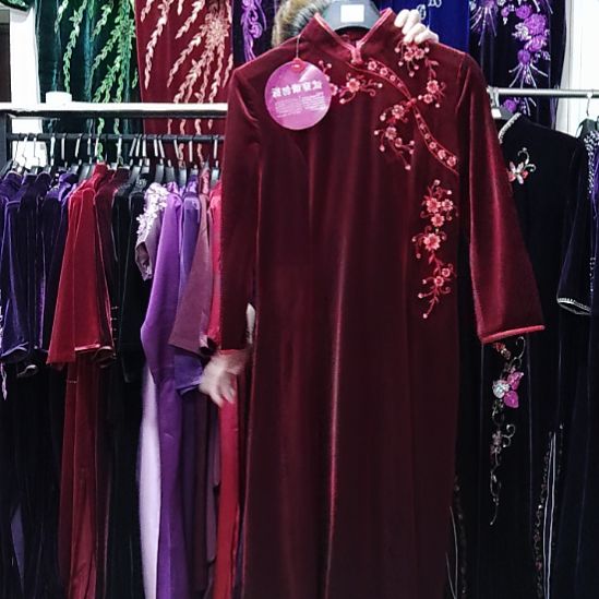 酒红色金丝绒大长款刺绣改良旗袍裙2xl胸106腰92厘米135斤以内