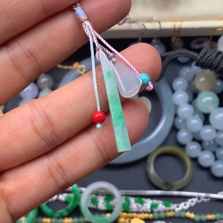 翡翠未镶嵌颈饰随形手机坠