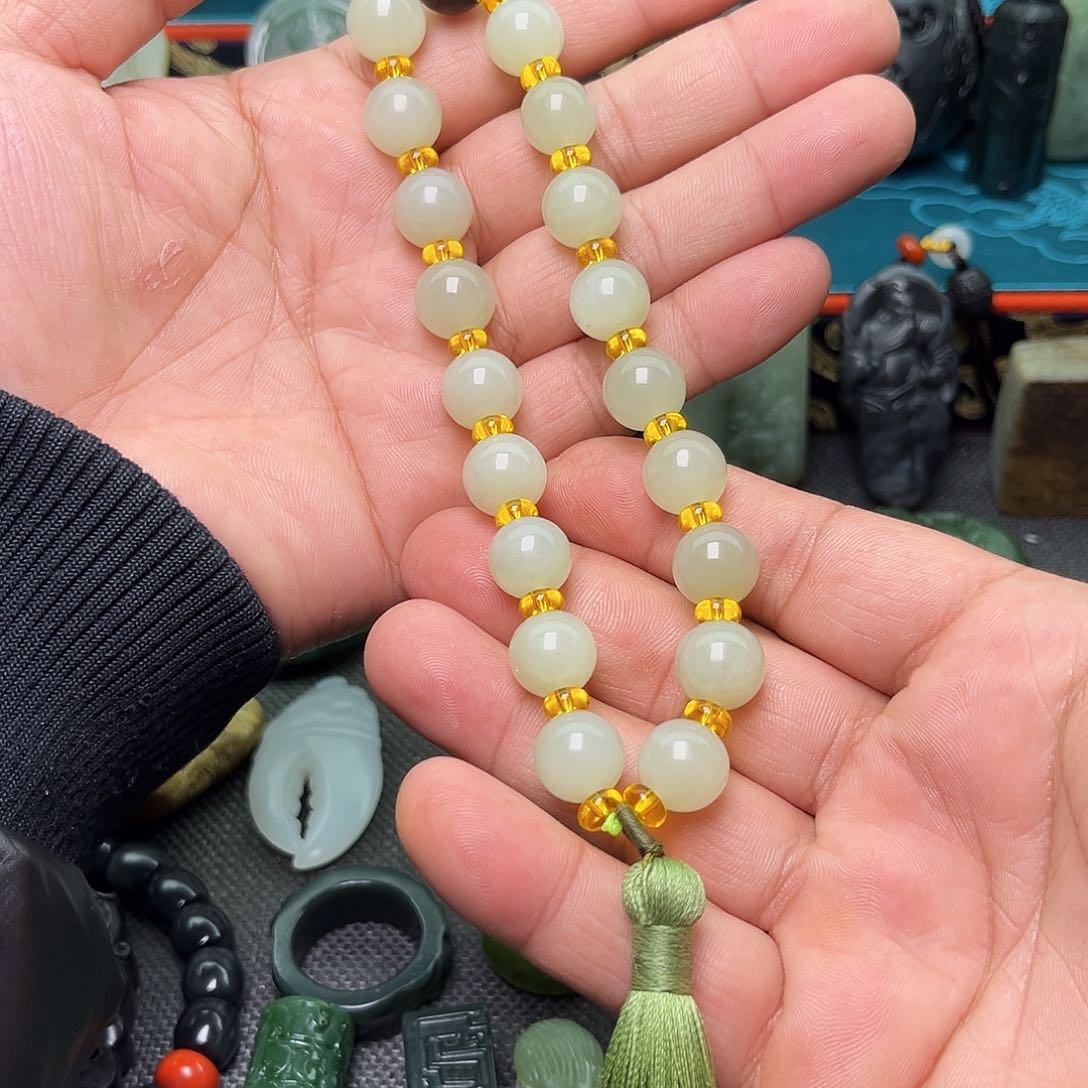 和田玉颈饰未镶嵌