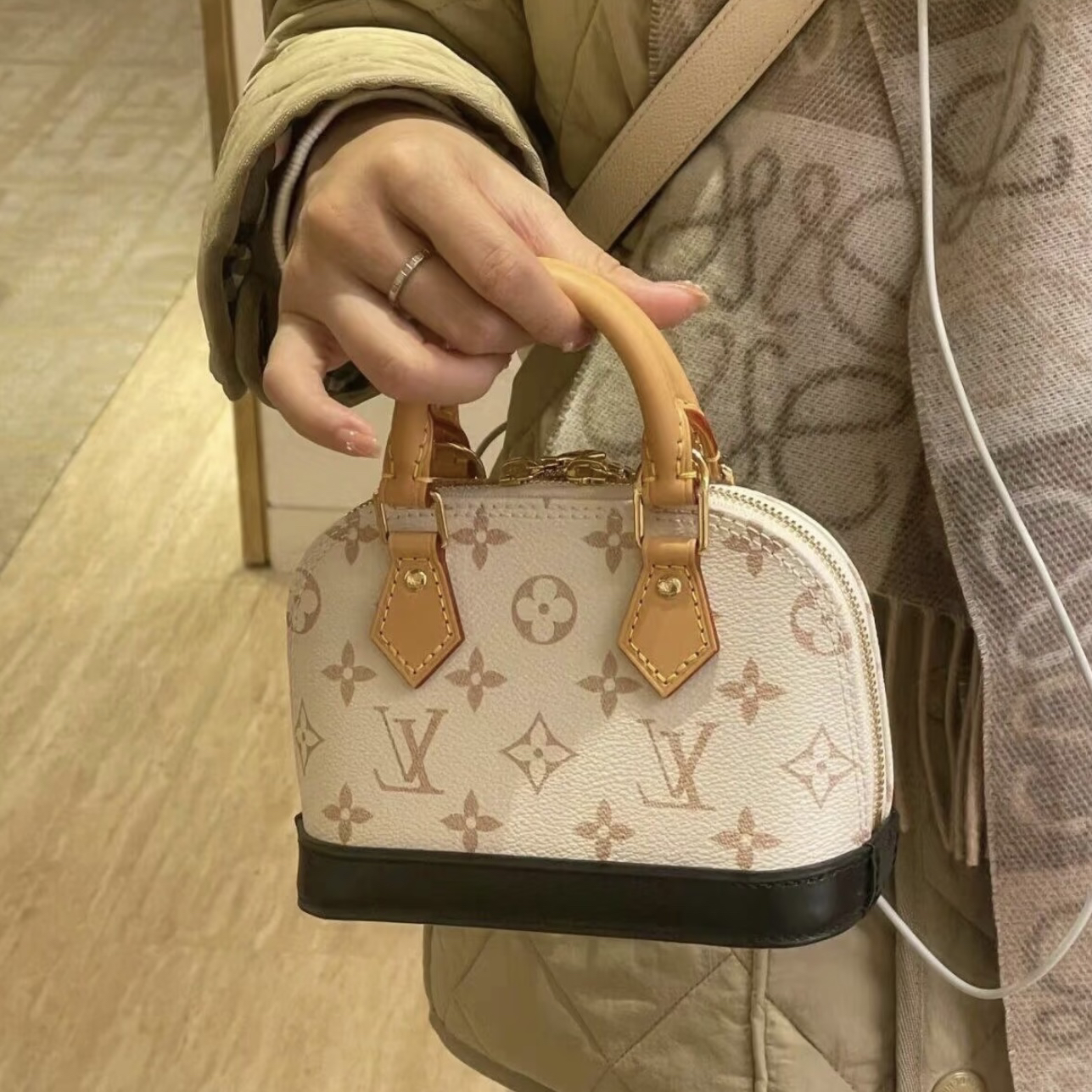 未使用 LouisVuitton/路易威登 alma bb 拼色老花pvc单肩包 53567