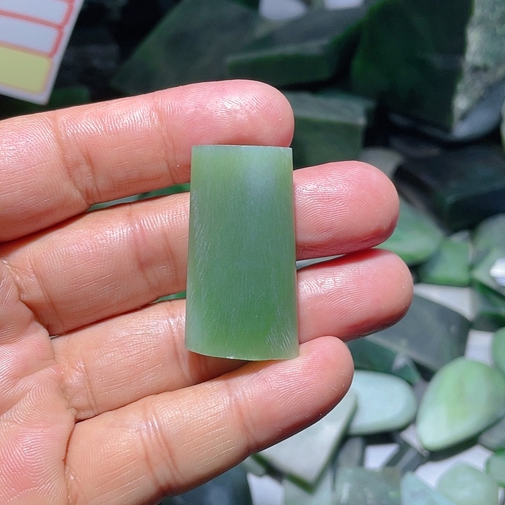 和田玉（碧玉）未镶嵌珠宝奇石