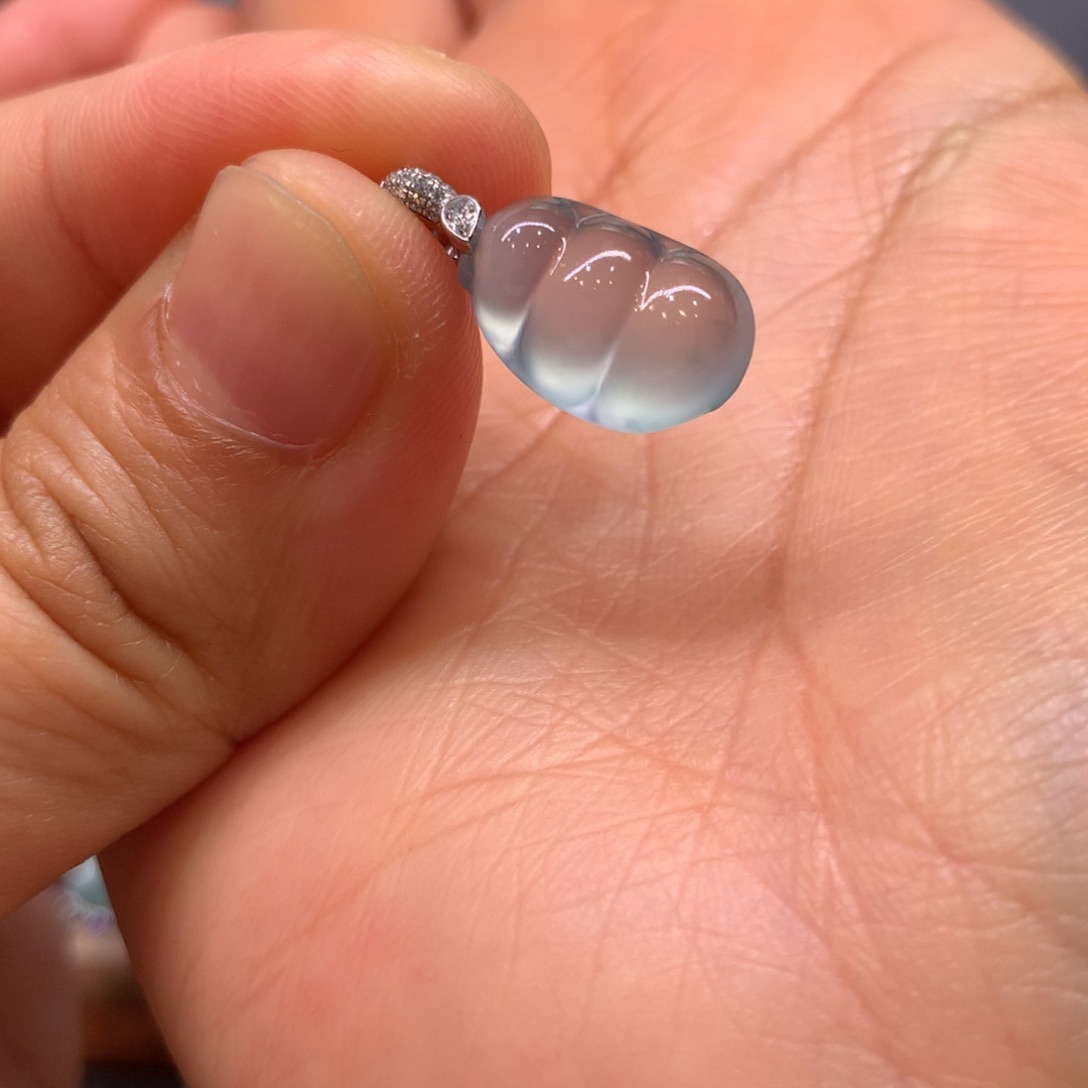 翡翠颈饰18K金镶嵌吊坠