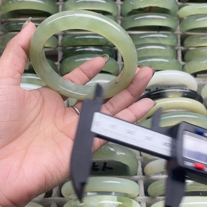 蛇纹石玉未镶嵌手镯253