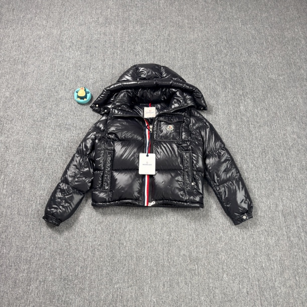 未使用 MONCLER 蒙口 Montbeliard系列黑色彩条羽绒服/2码