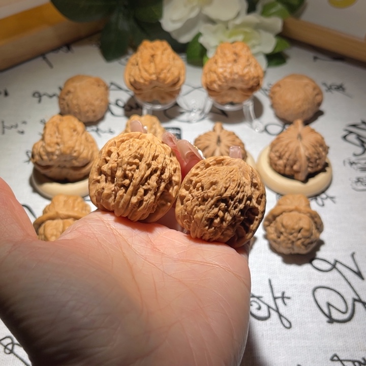 文玩核桃吊坠36麦穗虎头直播选购中