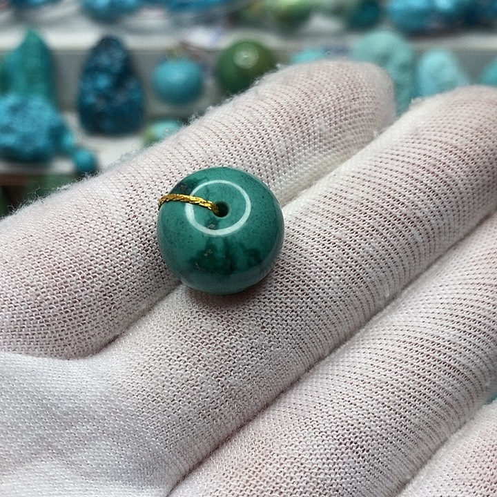 笑***云绿松石未镶嵌天然原矿 地大质检