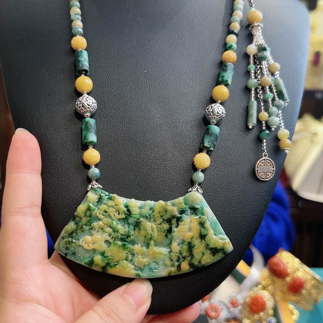 翡翠颈饰未镶嵌古风