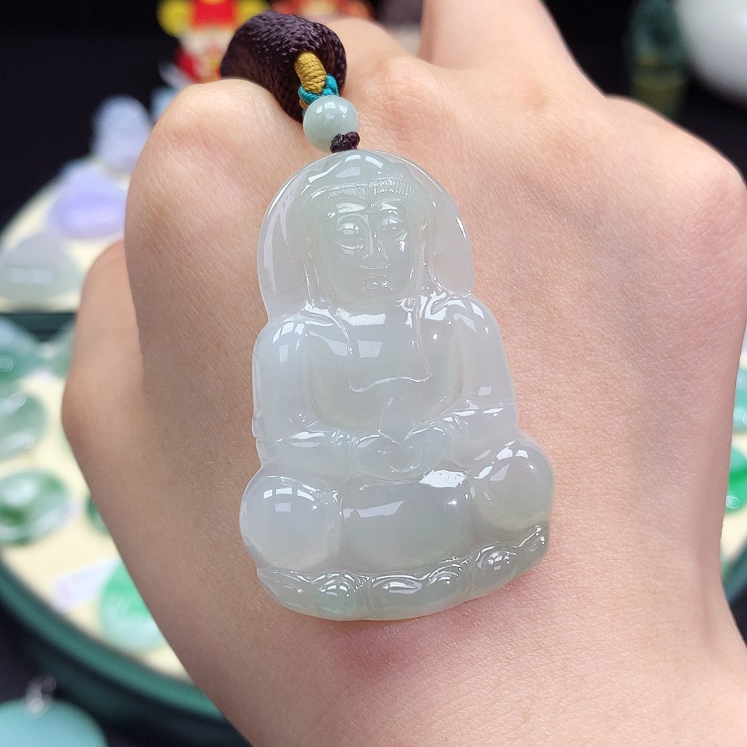 翡翠未镶嵌颈饰观音