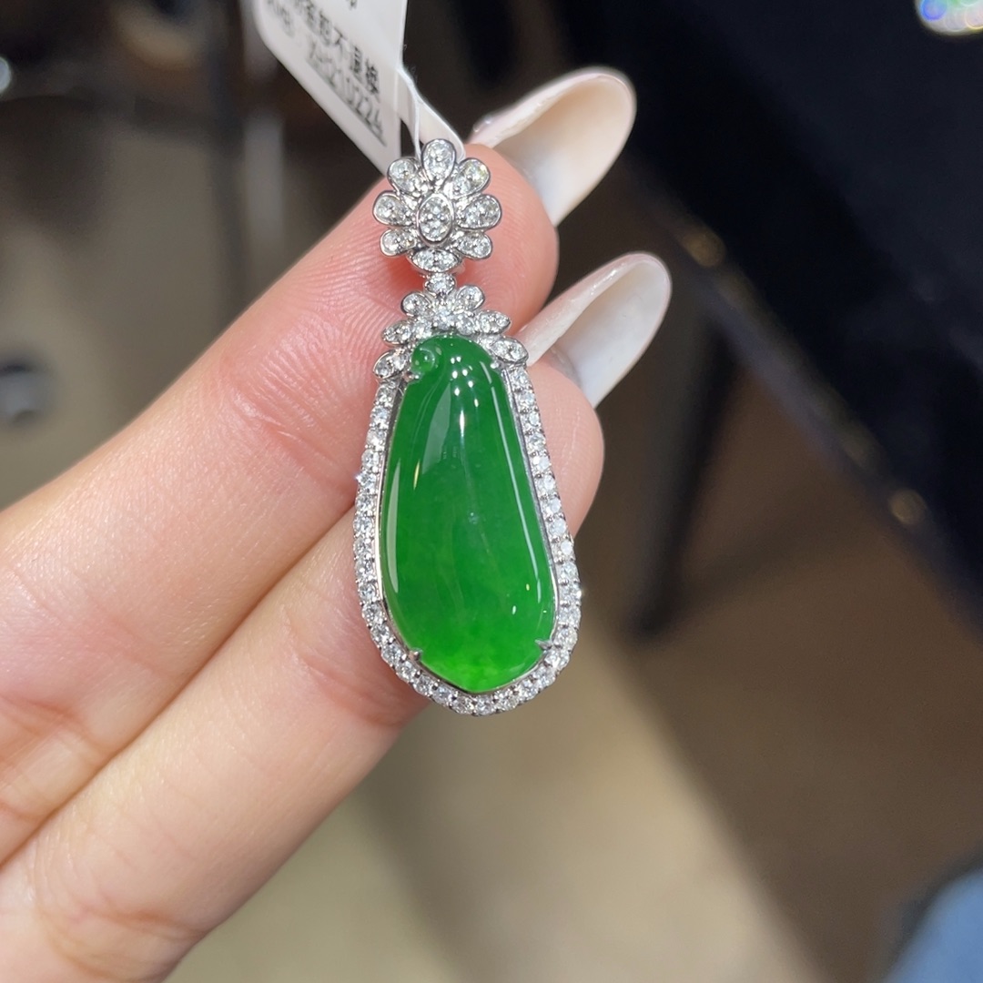 翡翠颈饰18K金镶嵌天然缅甸翡翠a货