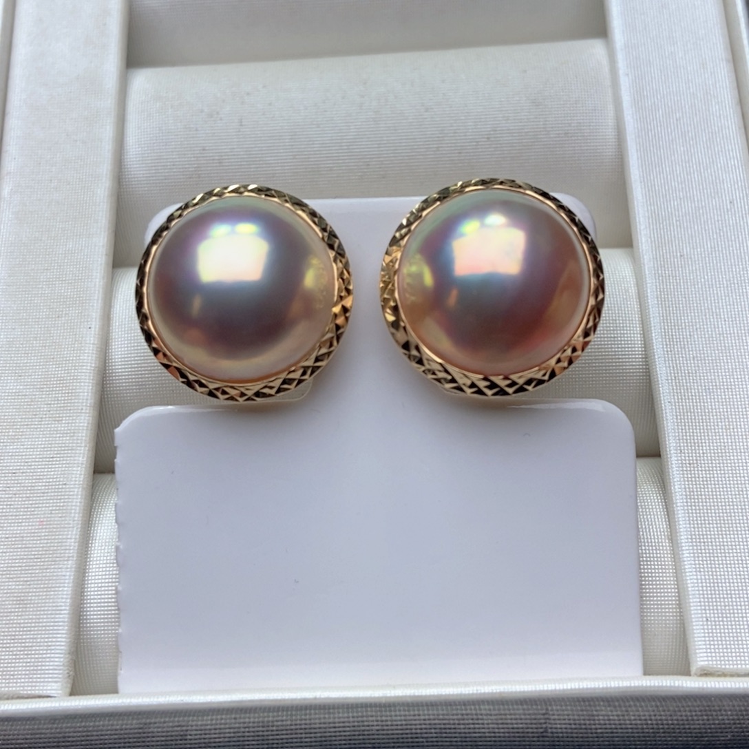 向***长18K金镶嵌拼合珍珠（马贝珠）耳饰