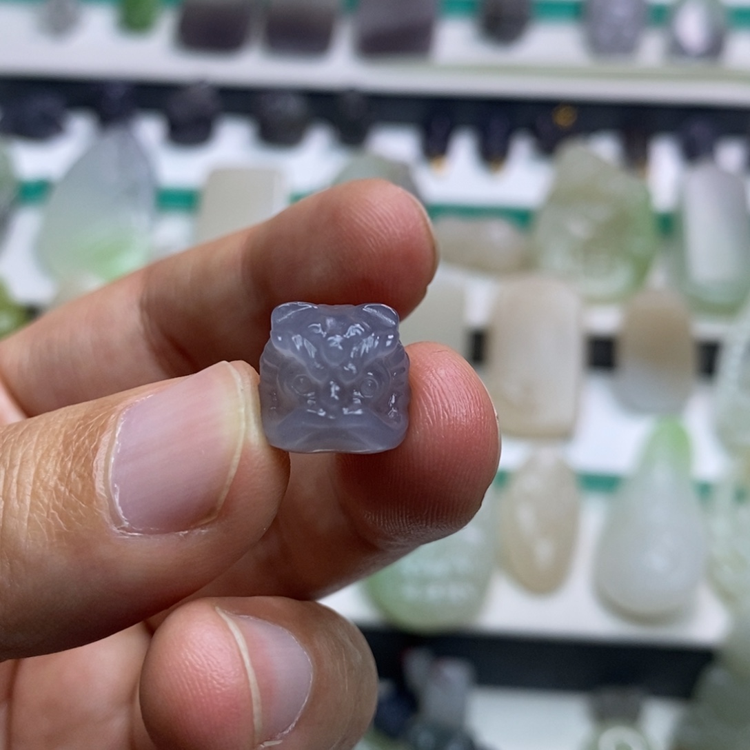 F***y和田玉未镶嵌颈饰