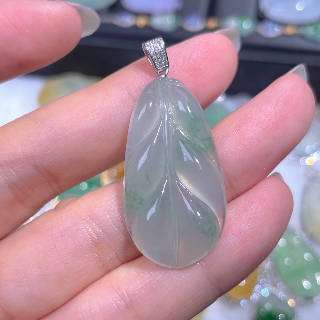 颈饰18K金镶嵌翡翠翡翠