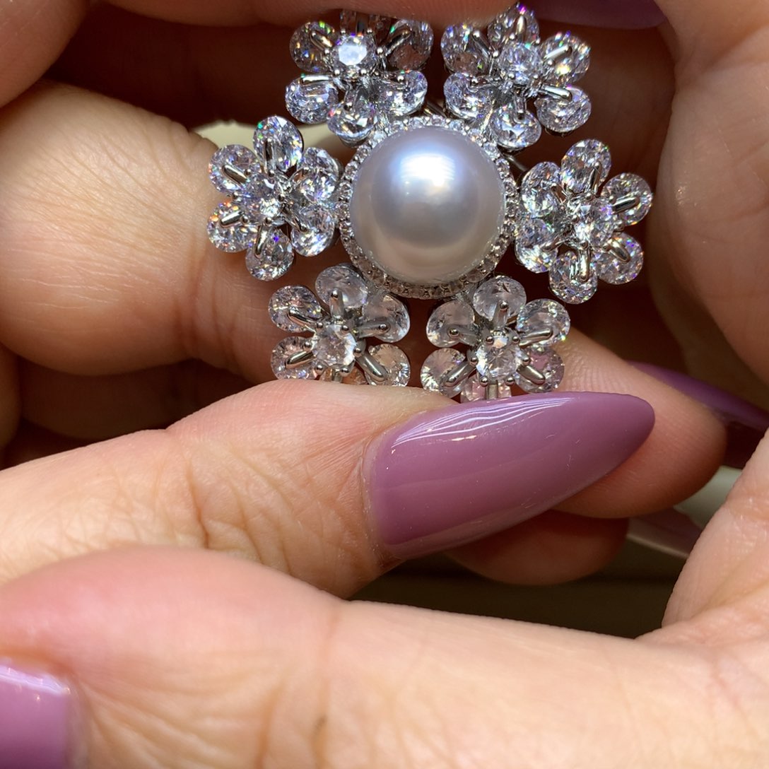 未镶嵌胸饰海水珍珠