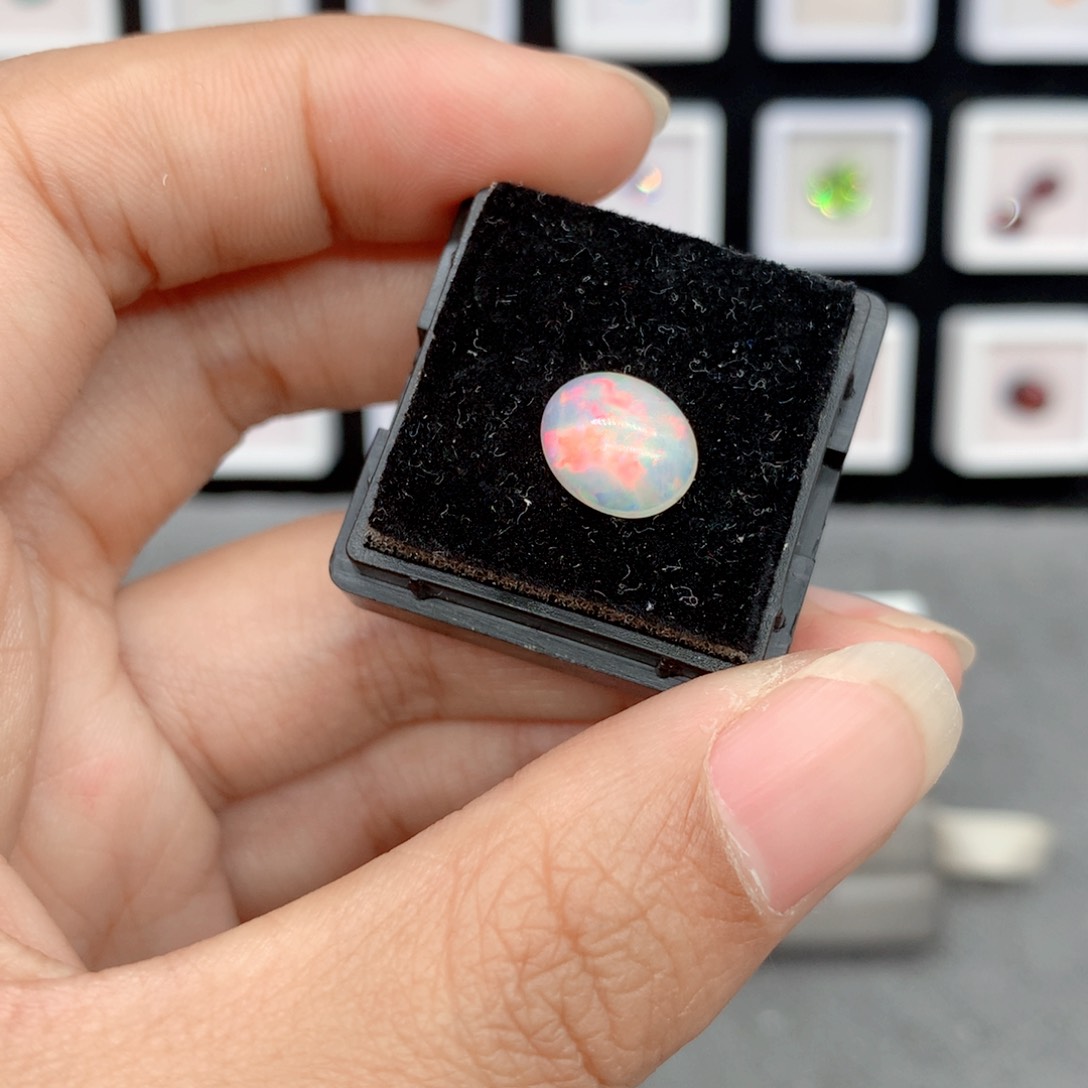 欧泊裸石未镶嵌8*10mm满彩