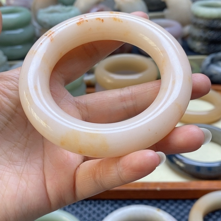 石英岩玉手镯未镶嵌