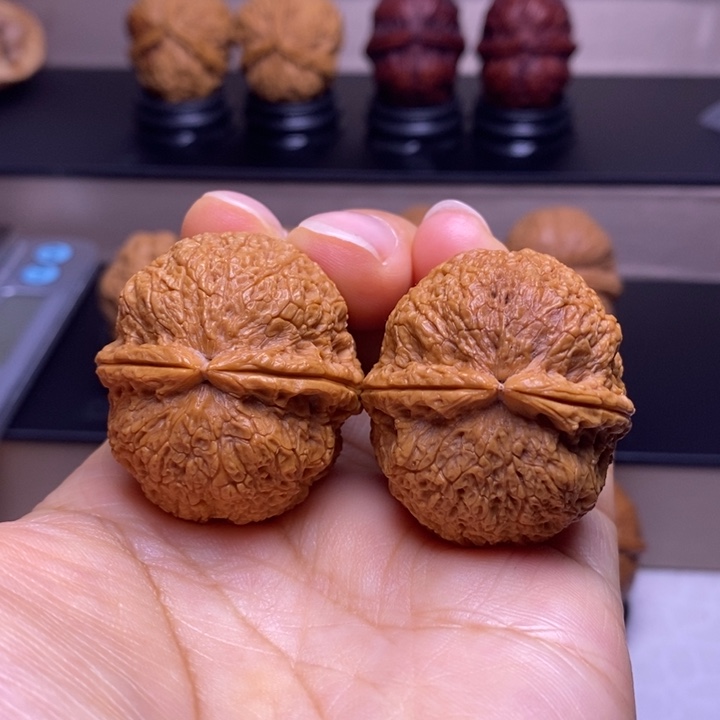 文玩核桃把件鱼子纹绣球46