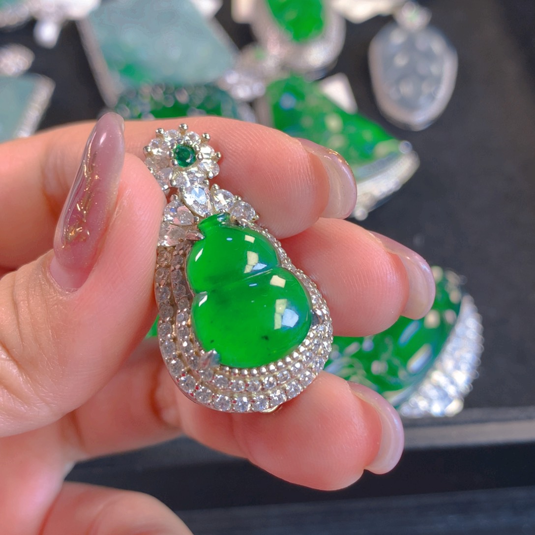 翡翠颈饰银S925镶嵌翡翠