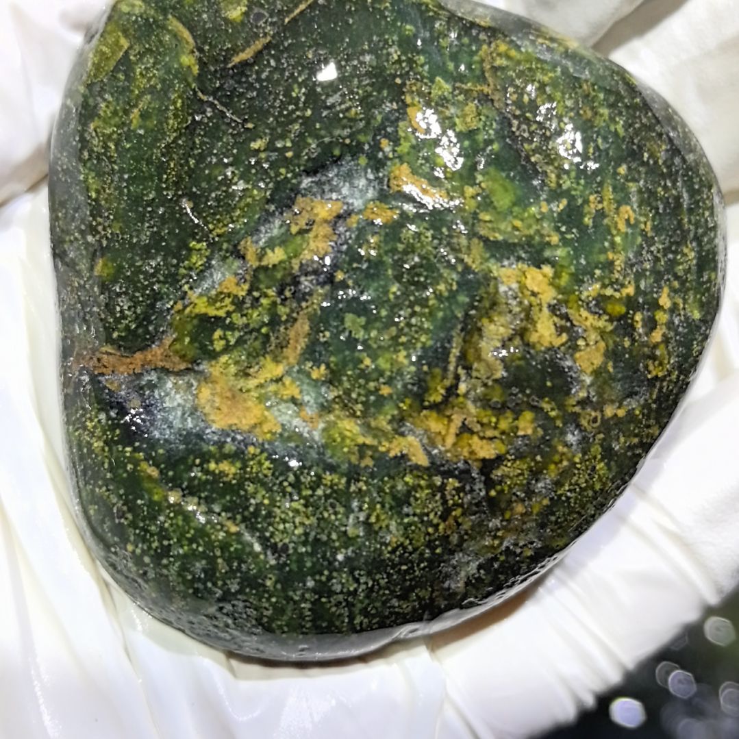 麦***1藏玉药王石原石一个