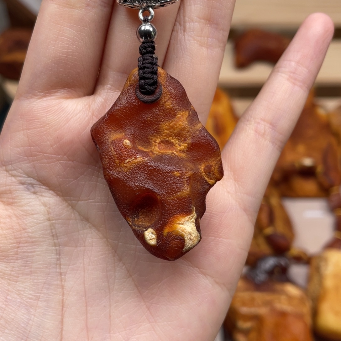 未镶嵌琥珀珠宝奇石