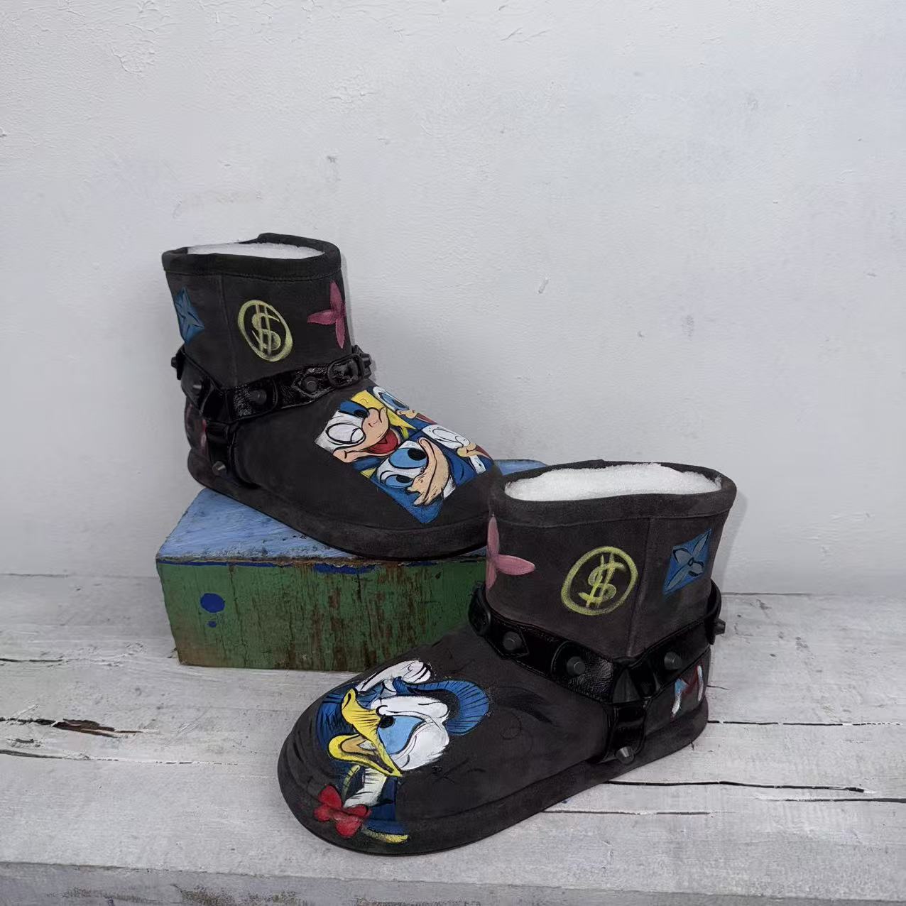 冬季新款唐老鸭联名手绘涂鸦真牛皮里羊毛加厚保暖防滑耐磨雪地靴