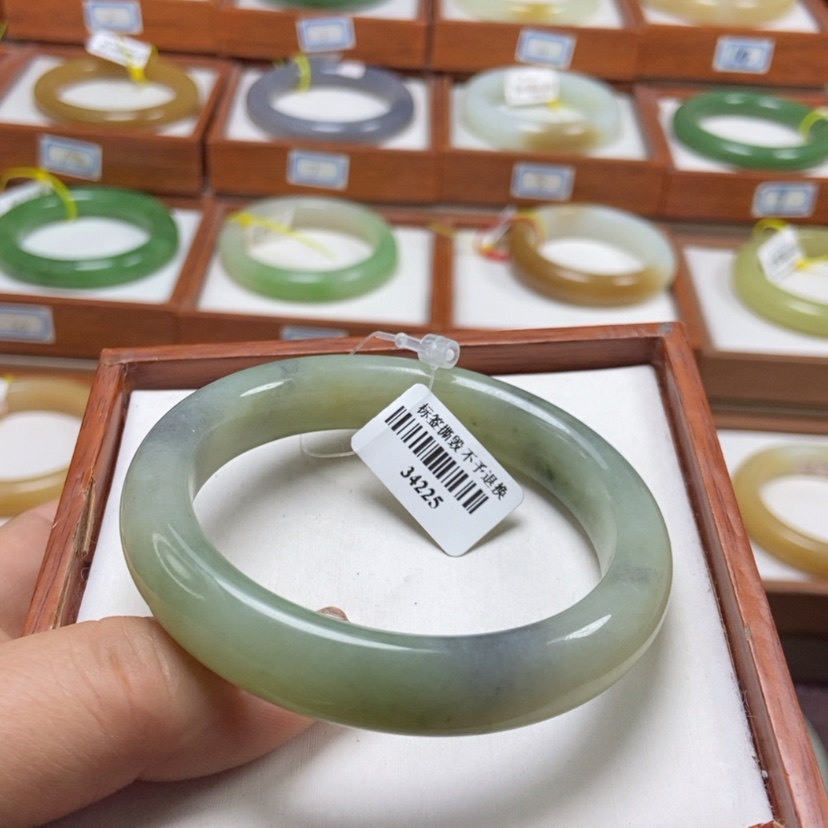 【闪购商品】和田玉手镯未镶嵌56.5