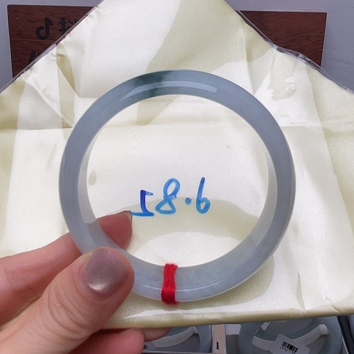 翡翠未镶嵌手镯58.6大轮胎