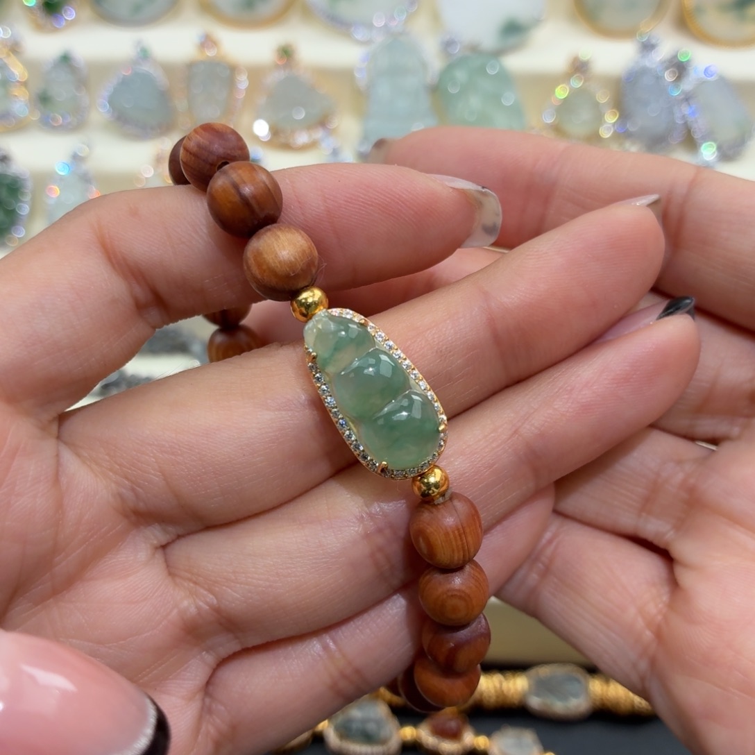 翡翠银S925镶嵌颈饰豆子手串