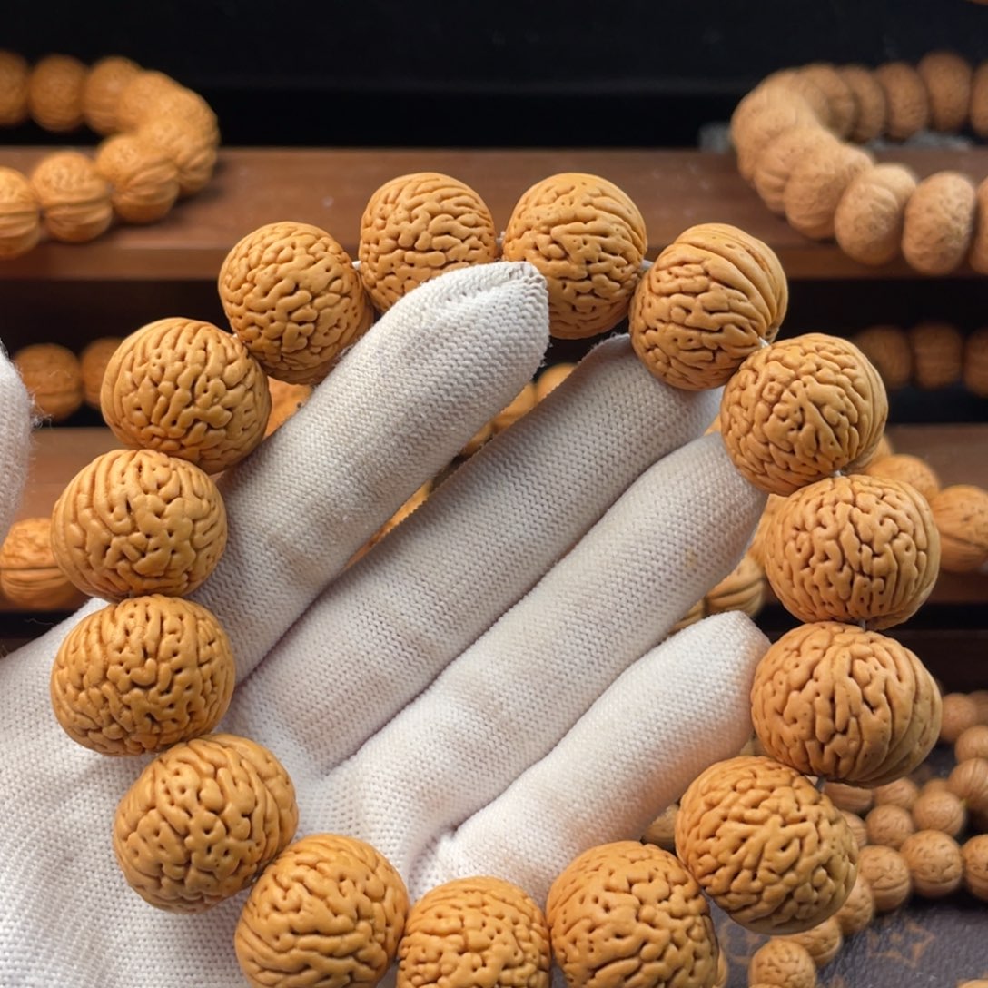 和***尘吊坠桃核大白月光