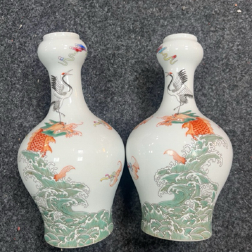 海水龙纹仙鹤蒜头瓶