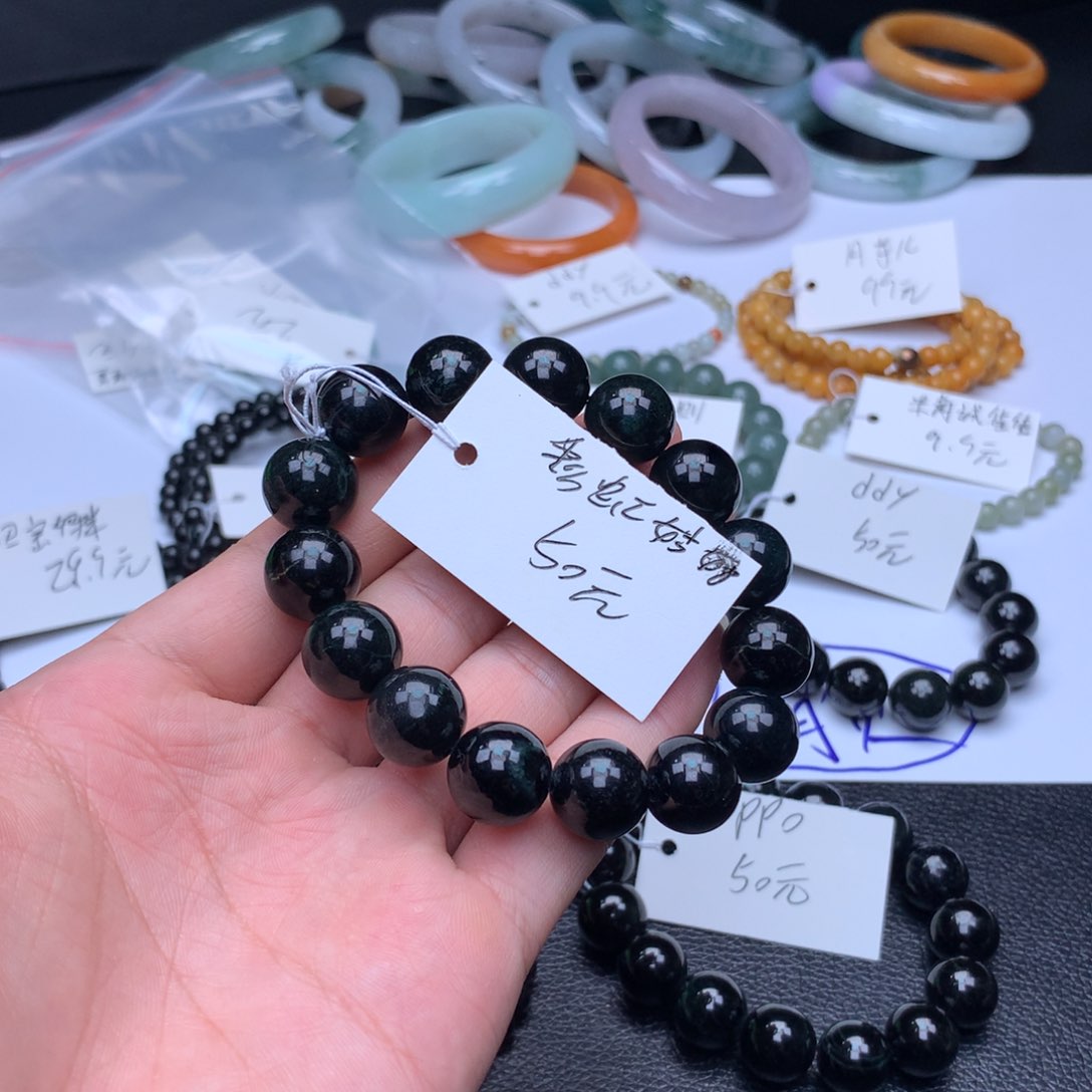 翡翠手镯未镶嵌?***娘