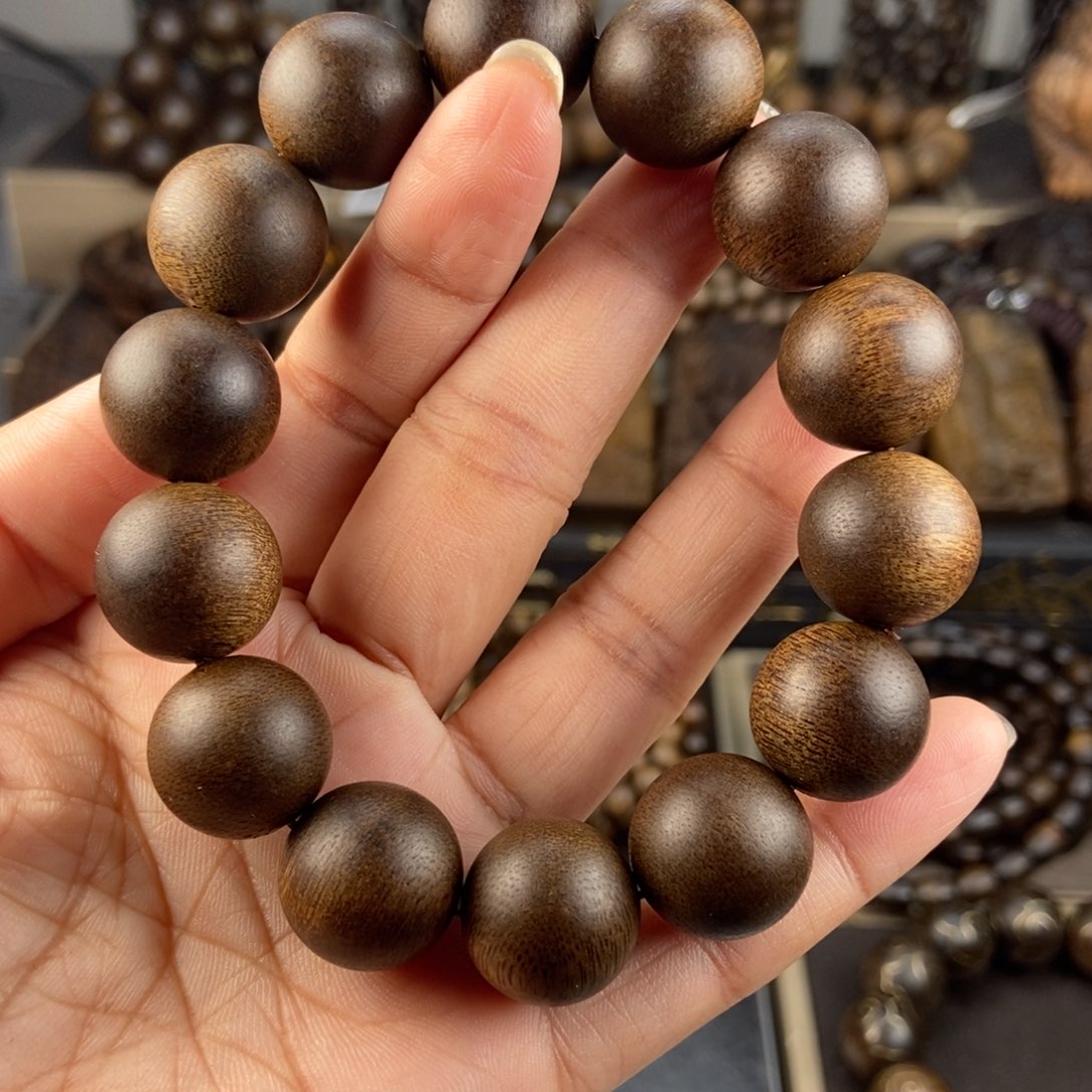 沉香手串开****磊越南芽庄白棋楠