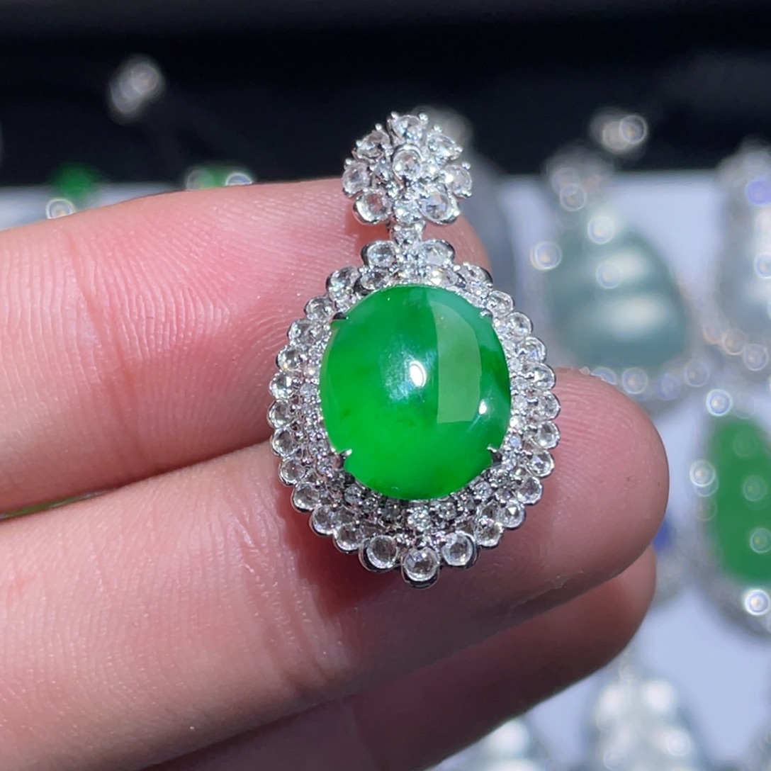 翡翠18K金镶嵌颈饰