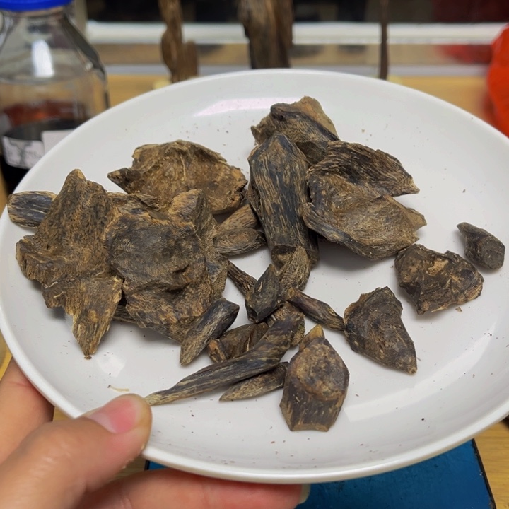 沉香沉香碎屑?*?混合料