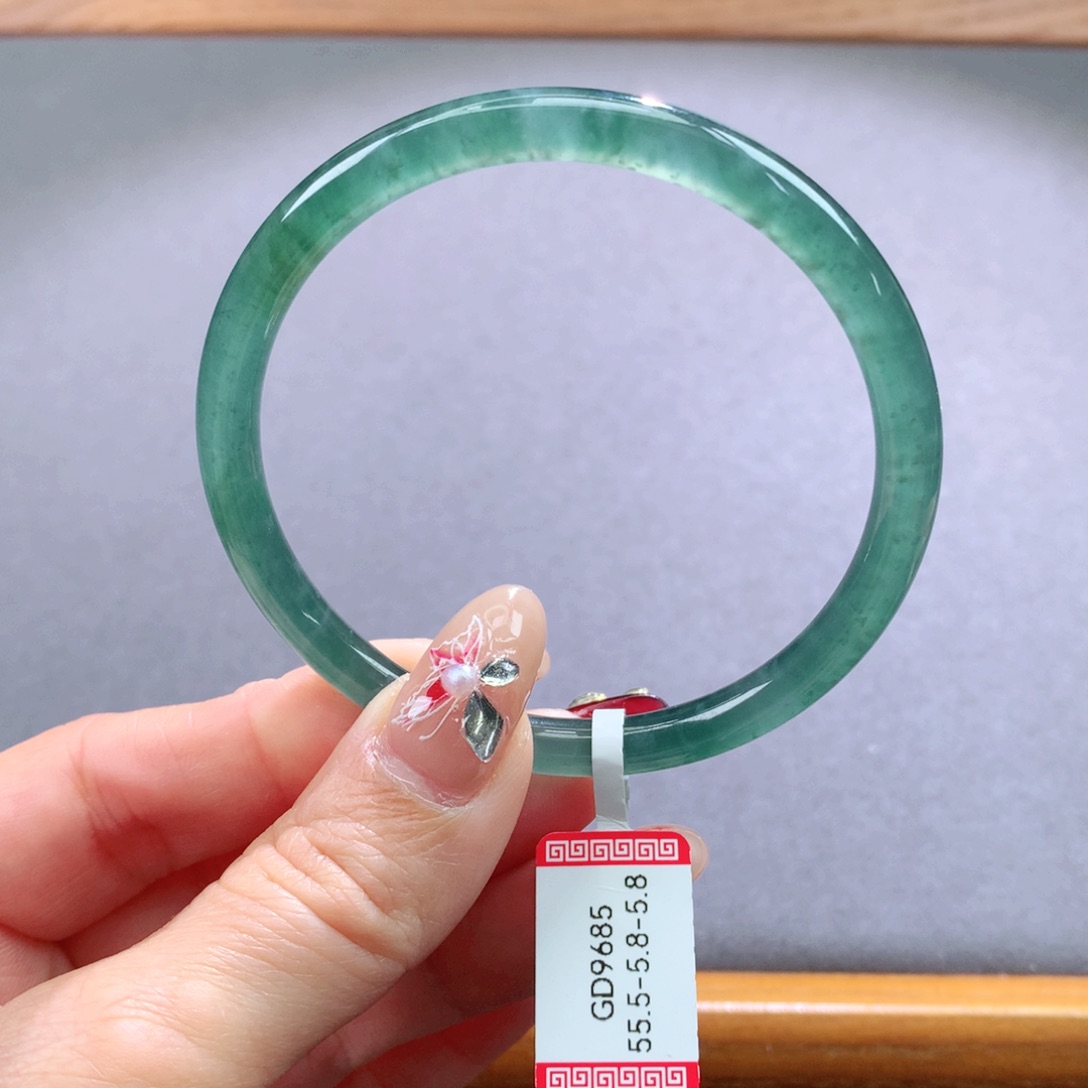 翡翠手镯未镶嵌天然翡翠手镯