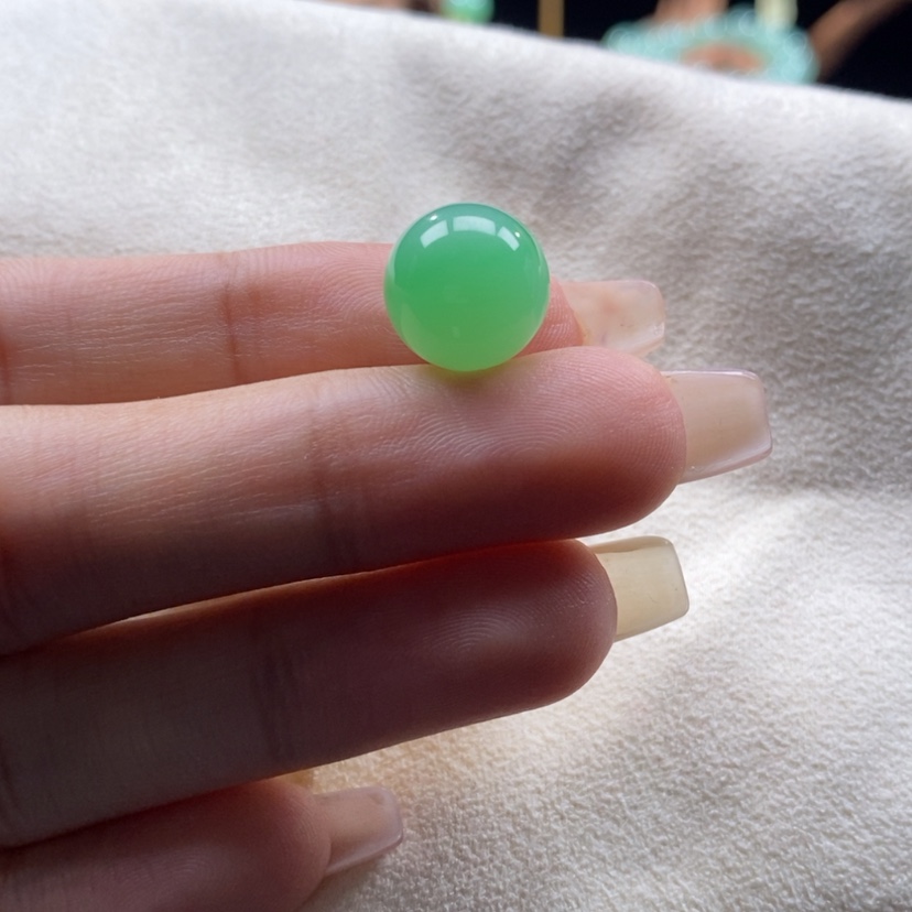 【闪购商品】翡翠颈饰未镶嵌苹果甜绿珠卡12+