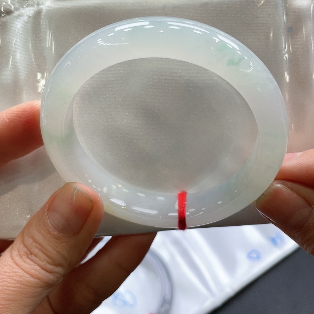 翡翠手镯未镶嵌翡翠手镯