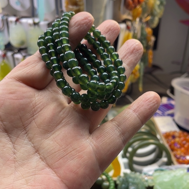 蛇纹石玉未镶嵌颈饰